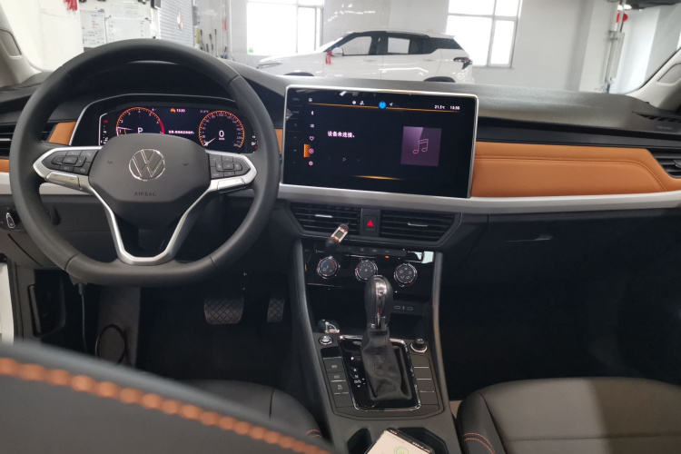Volkswagen Bora 2025 car image #11