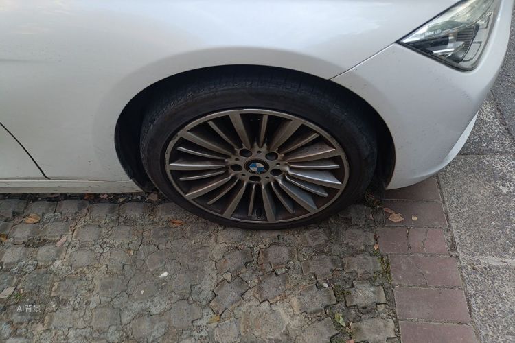 BMW 3 Series 2018 car image #9