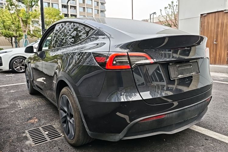 Tesla Model Y 2024 #5 Tesla Model Y 2024 car image #5