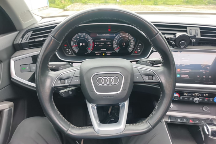 Audi Q3 2022 car image #11