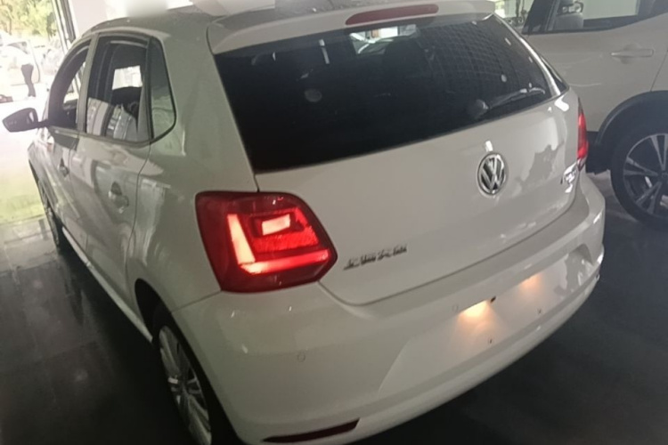 Volkswagen Polo 2016 car image #7