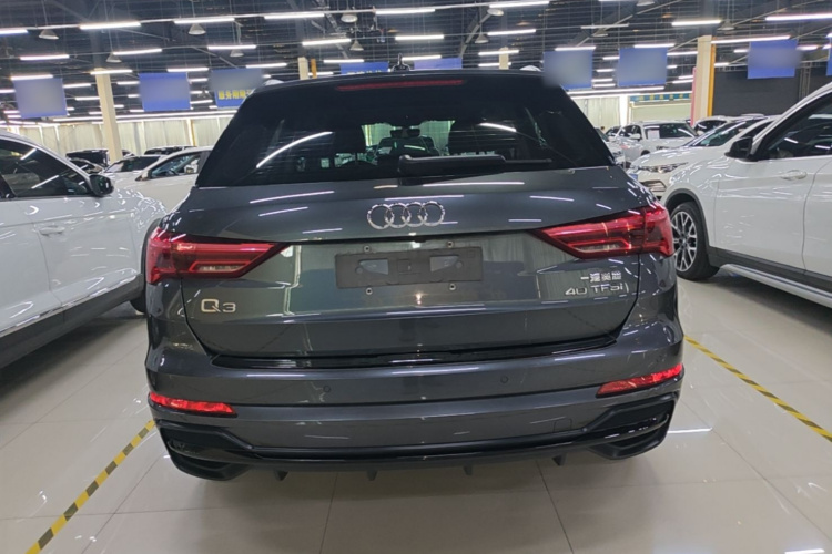 Audi Q3 2020 car image #6