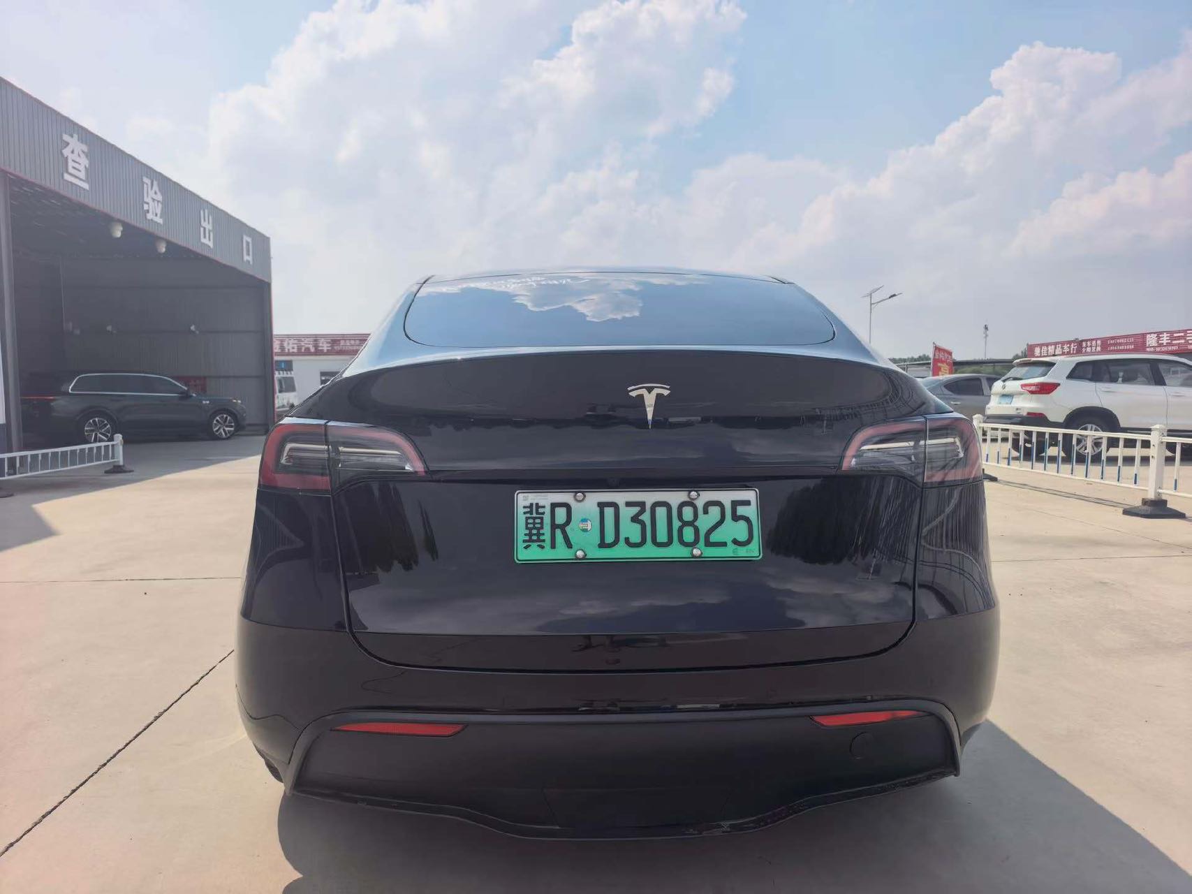 Tesla Model Y 2021 #10 Tesla Model Y 2021 car image #10