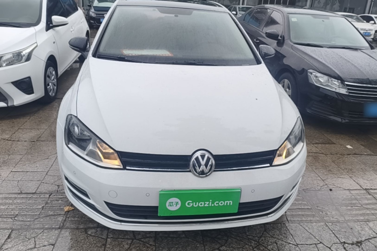 Volkswagen Golf 2017 car image #3