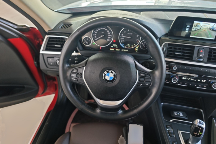 BMW 3 Series 2018 car image #11