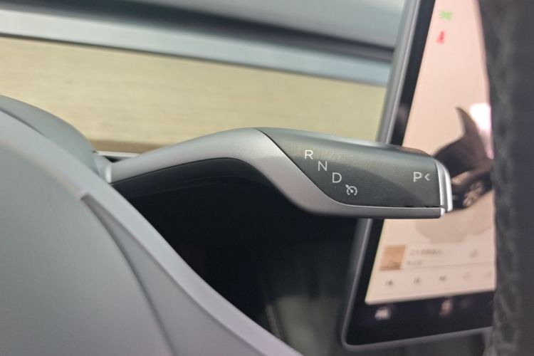 Tesla Model Y 2023 #14 Tesla Model Y 2023 car image #14