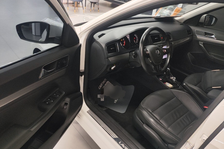 Volkswagen Lavida 2017 car image #16