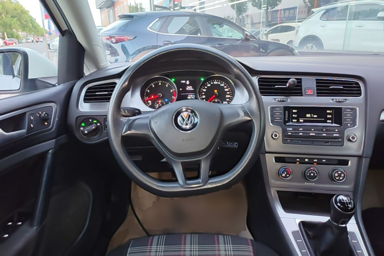 Volkswagen Golf 2016 car image #11