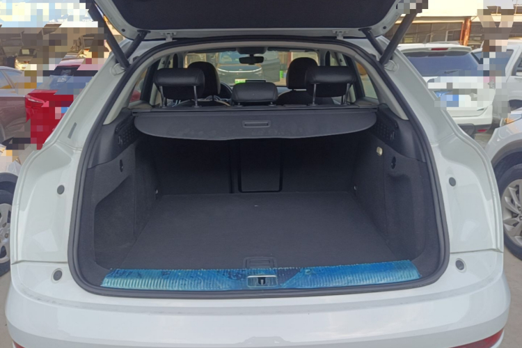 Audi Q3 2016 immagine di auto #21