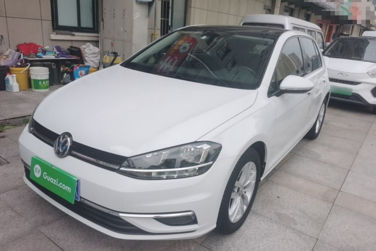 Volkswagen Golf 2019 car image #2