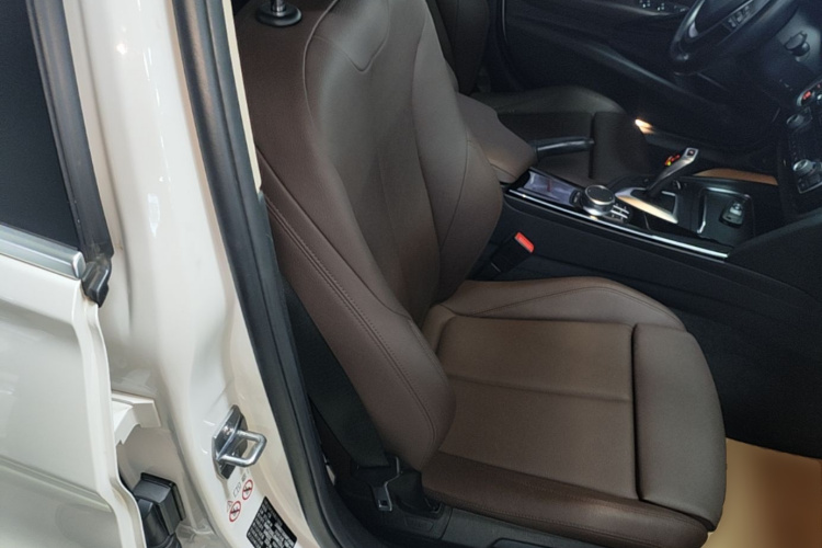 BMW 3 Series 2019 #24 BMW 3 Series 2019 car image #24