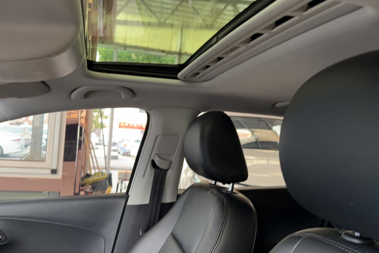 Volkswagen Polo 2016 car image #10