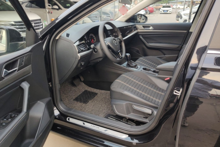 Volkswagen Lavida 2018 car image #16