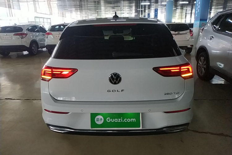 Volkswagen Golf 2022 car image #6