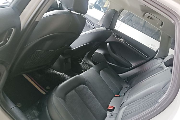 Audi A3 2019 car image #17