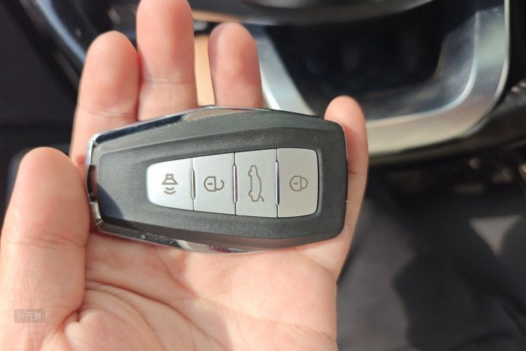 GEELY Emgrand 2020 car image #10