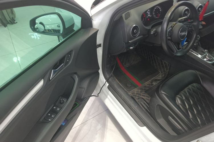 Audi A3 2019 car image #16