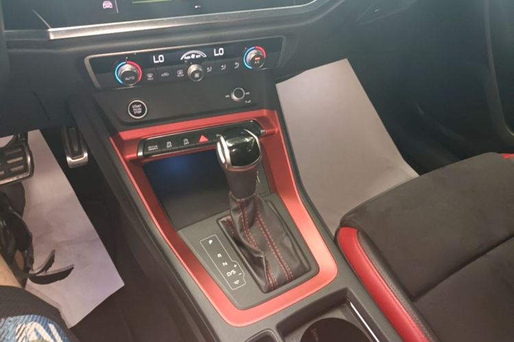 Audi Q3 2021 car image #14