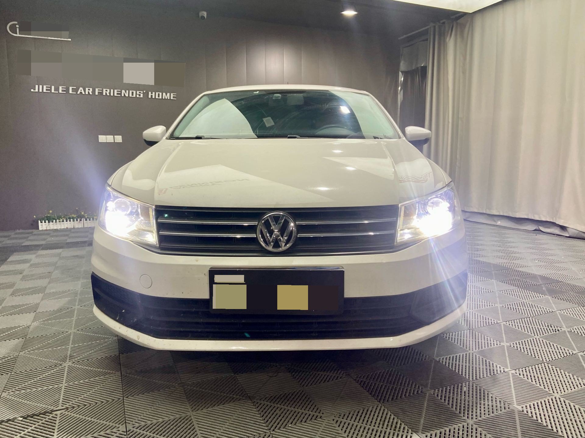 Volkswagen Santana 2016 car image #2
