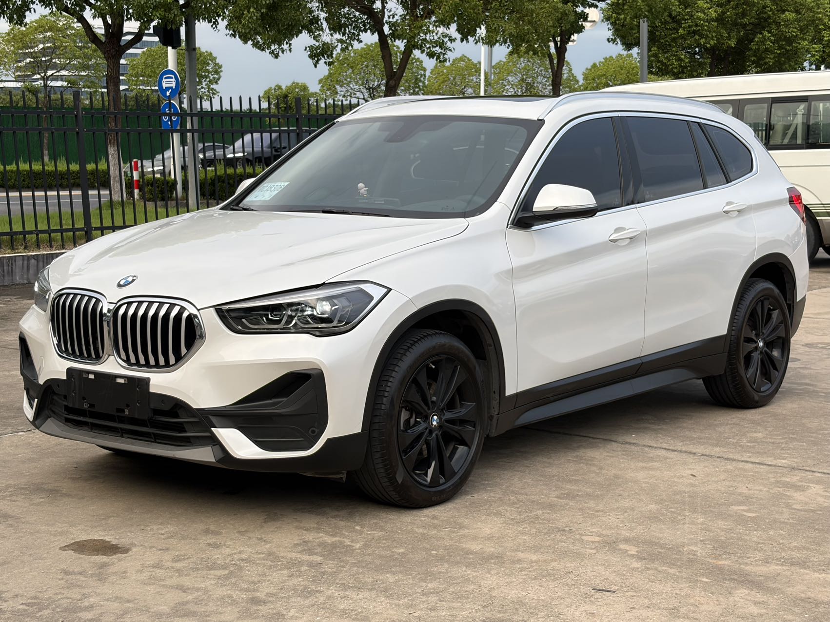 BMW X1 2021 car image 