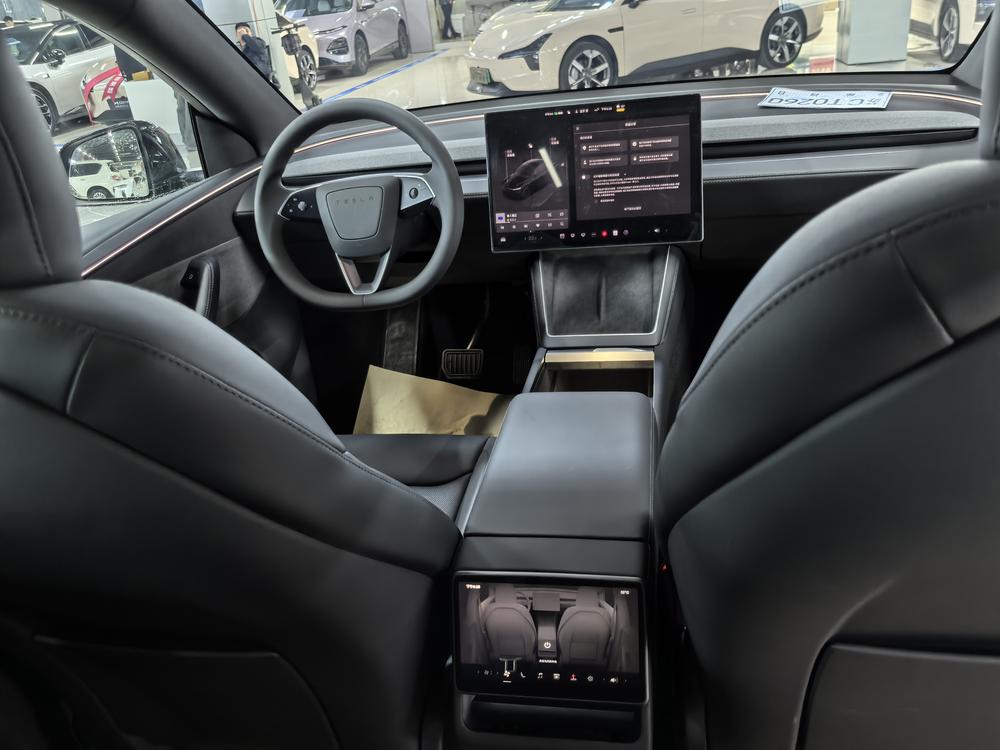 Tesla Model Y 2026 #13 Tesla Model Y 2026 car image #13