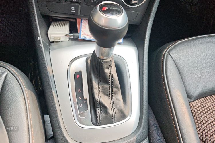 Audi Q3 2019 car image #16