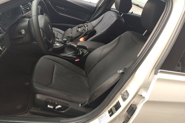 BMW 3 Series 2017 car image #15