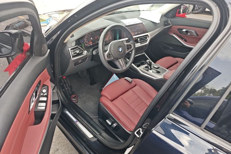 BMW 3 Series 2021 car image #16
