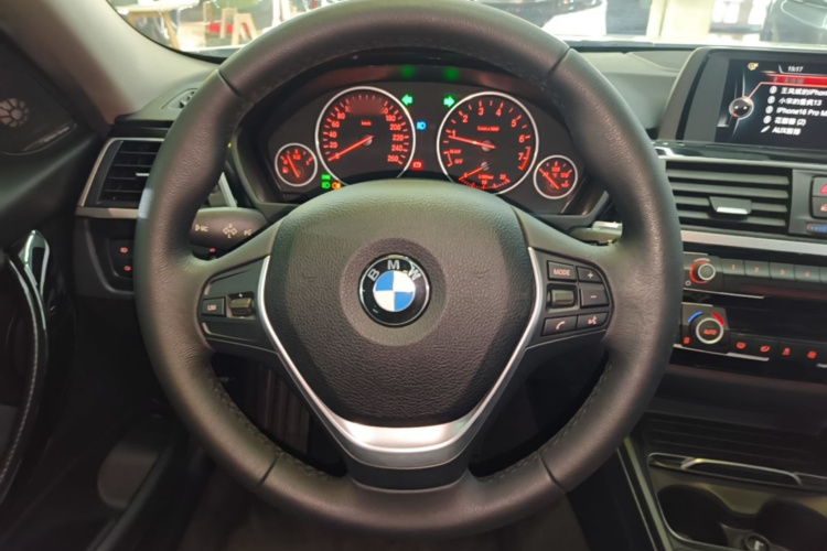 BMW 3 Series 2017 صورة سيارة #13