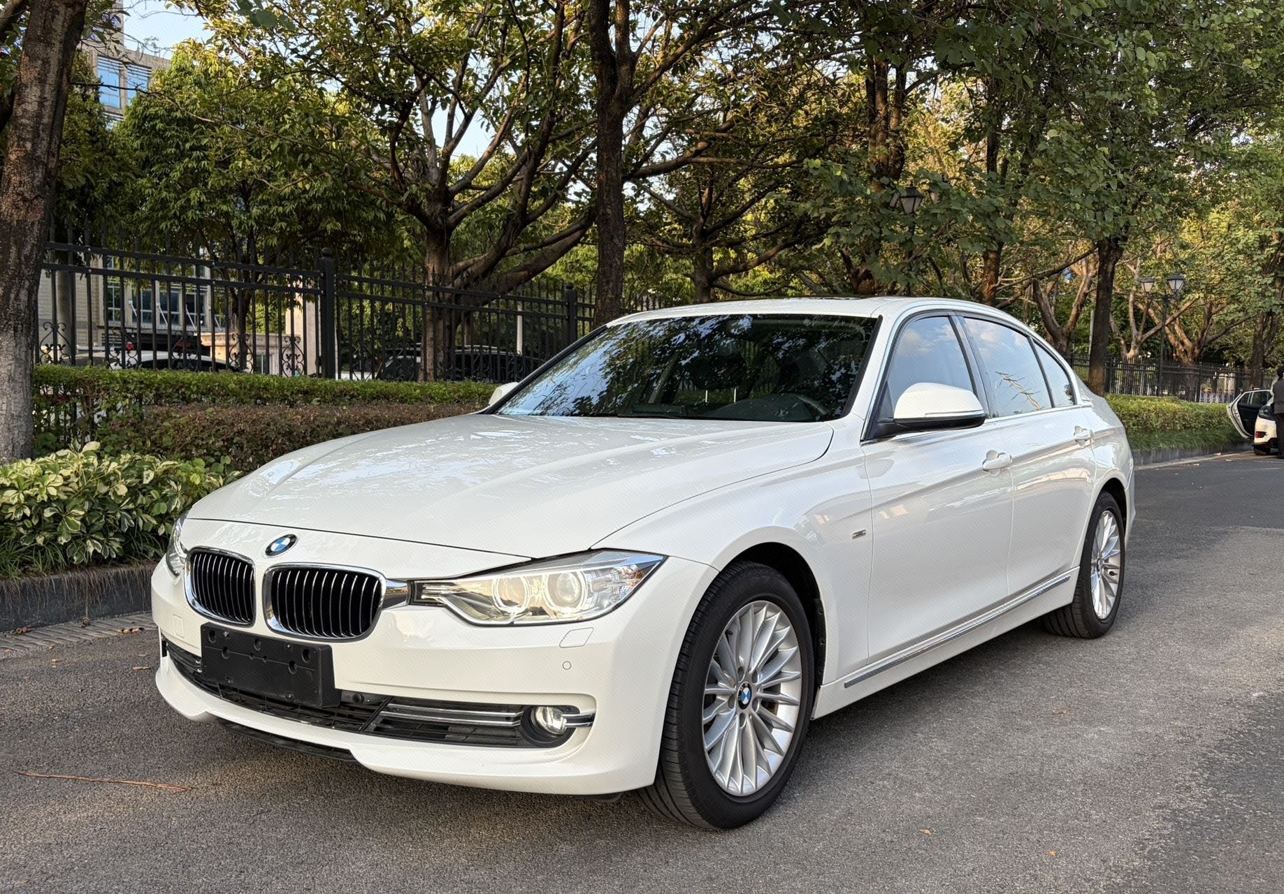 BMW 3 Series 2014 BMW 3 Series 2014 car image