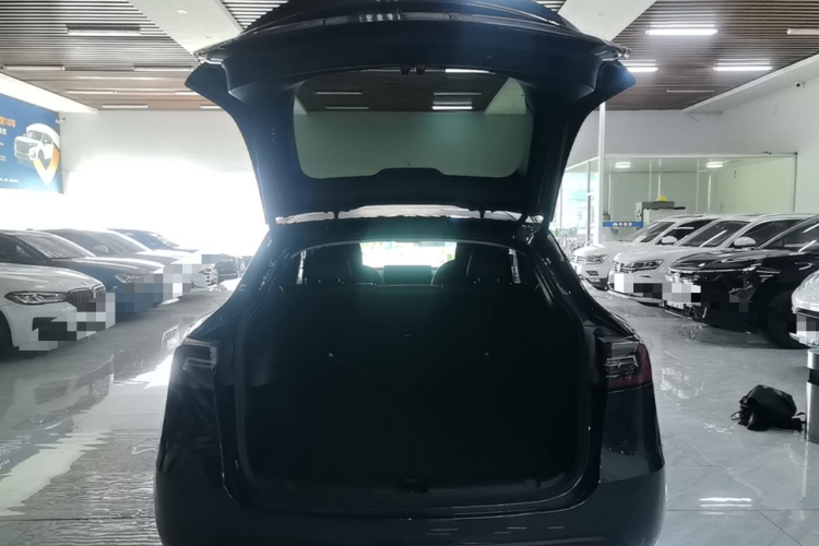 Tesla Model Y 2024 #19 Tesla Model Y 2024 immagine di auto #19