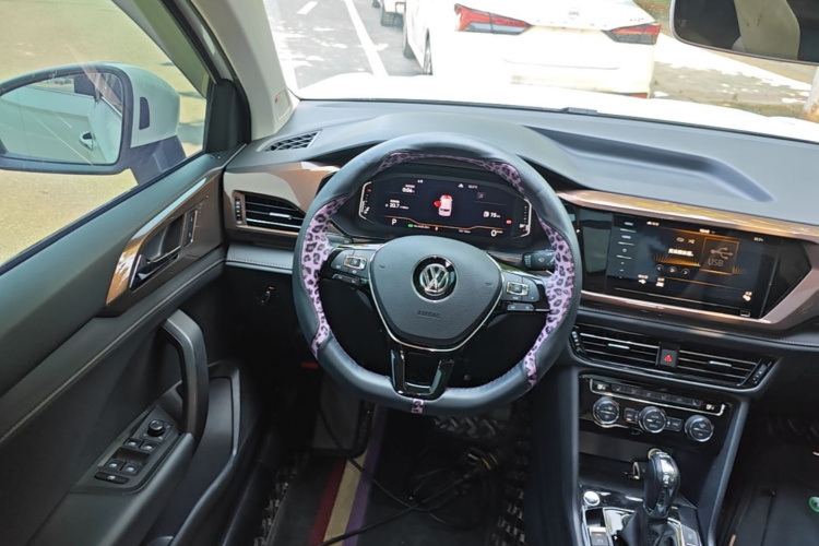 Volkswagen Tharu 2020 car image #11