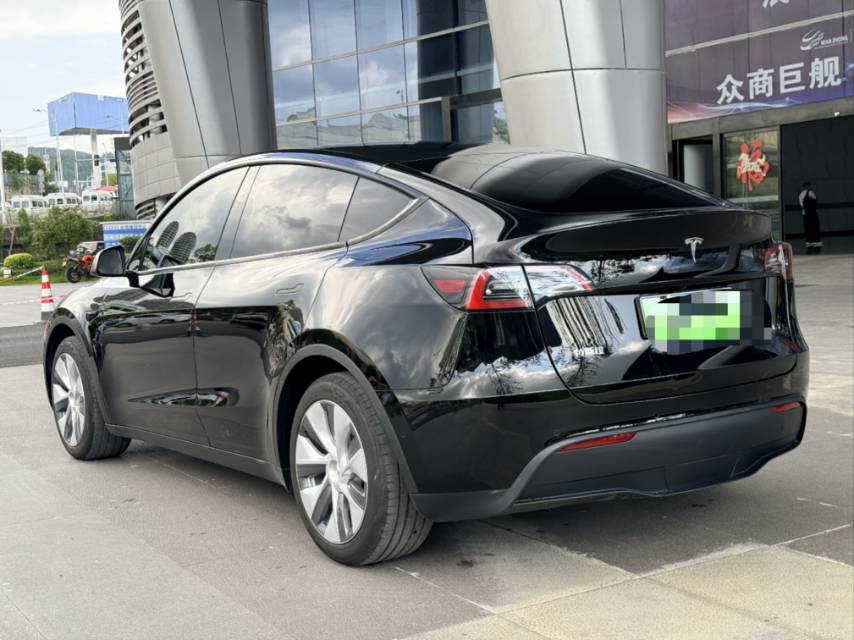 Tesla Model Y 2023 #6 Tesla Model Y 2023 car image #6