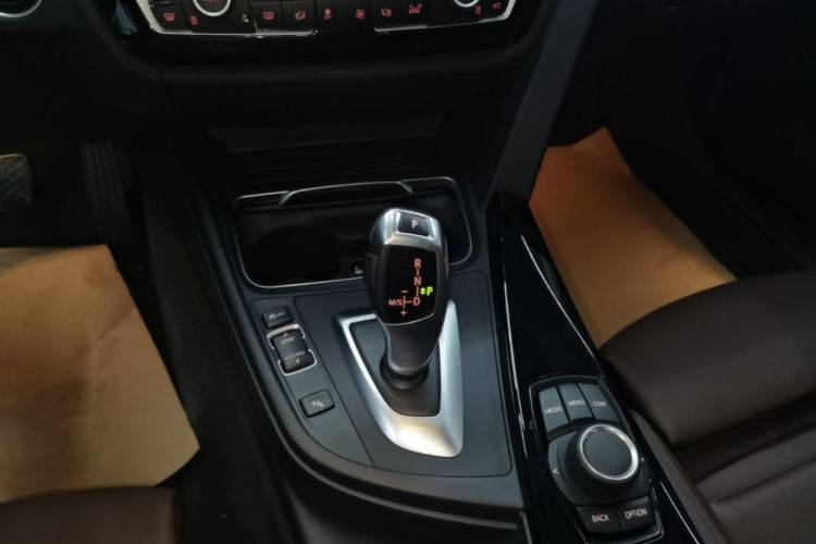 BMW 3 Series 2018 #18 BMW 3 Series 2018 car image #18