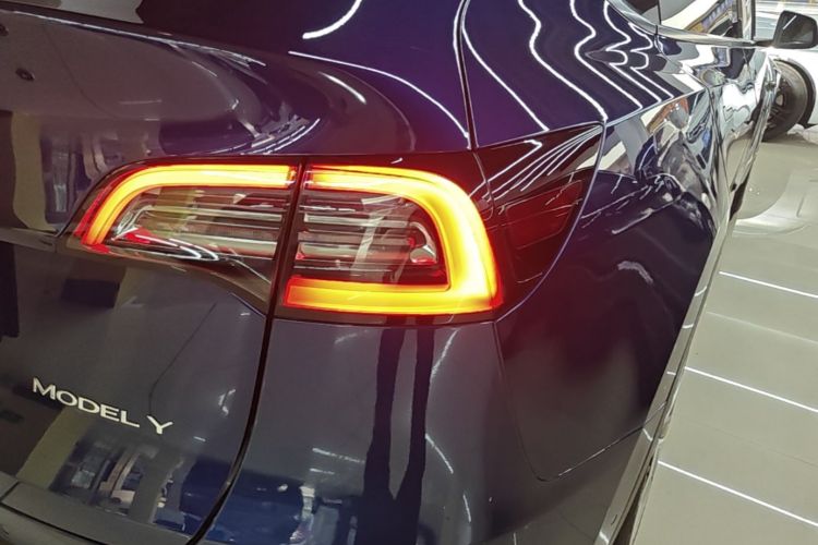 Tesla Model Y 2021 #8 Tesla Model Y 2021 car image #8