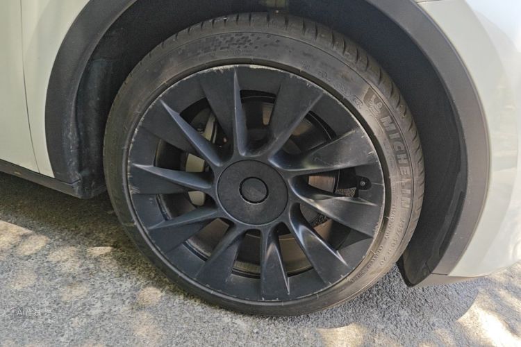 Tesla Model Y 2024 car image #9