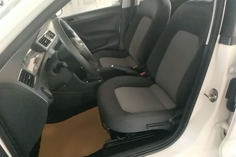 Skoda Rapid 2019 car image #15