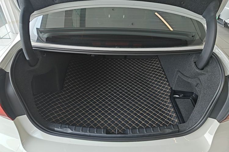 BMW 3 Series 2018 #19 BMW 3 Series 2018 car image #19