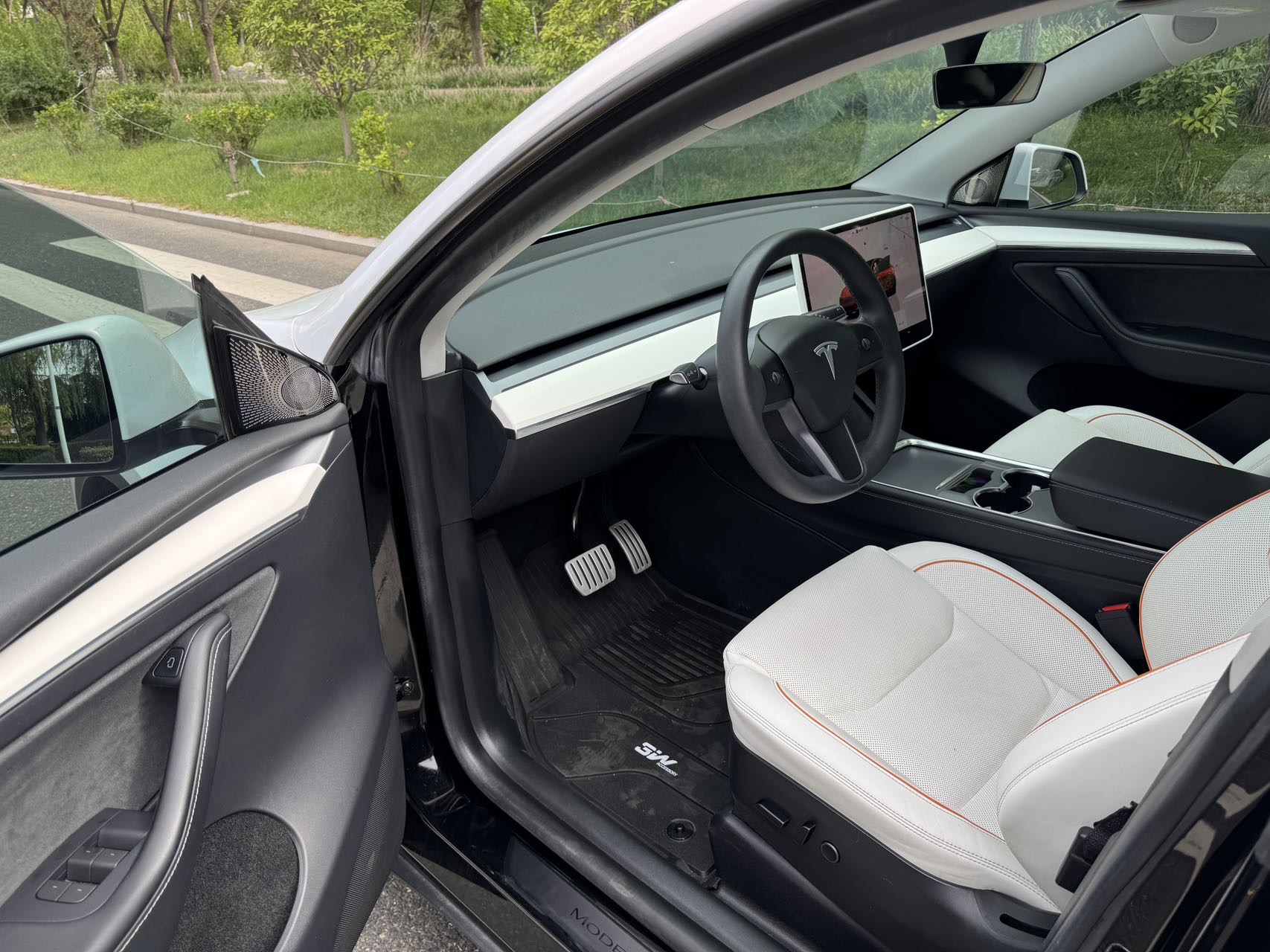 Tesla Model Y 2022 car image #4