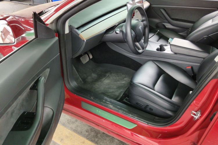 Tesla Model 3 2020 car image #16