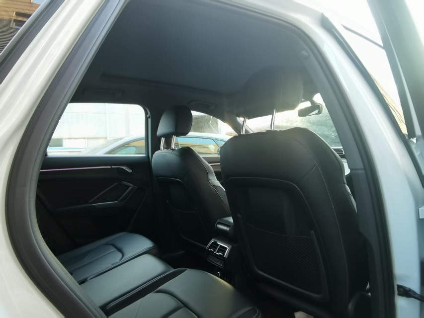 Audi Q3 2023 car image #4