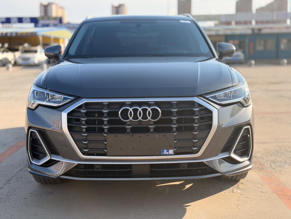 Audi Q3 2022 car image #2