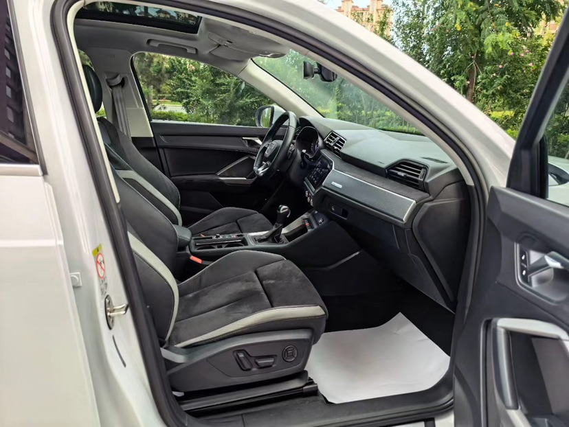 Audi Q3 2020 car image #9