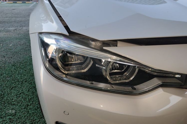 BMW 3 Series 2018 #8 BMW 3 Series 2018 car image #8