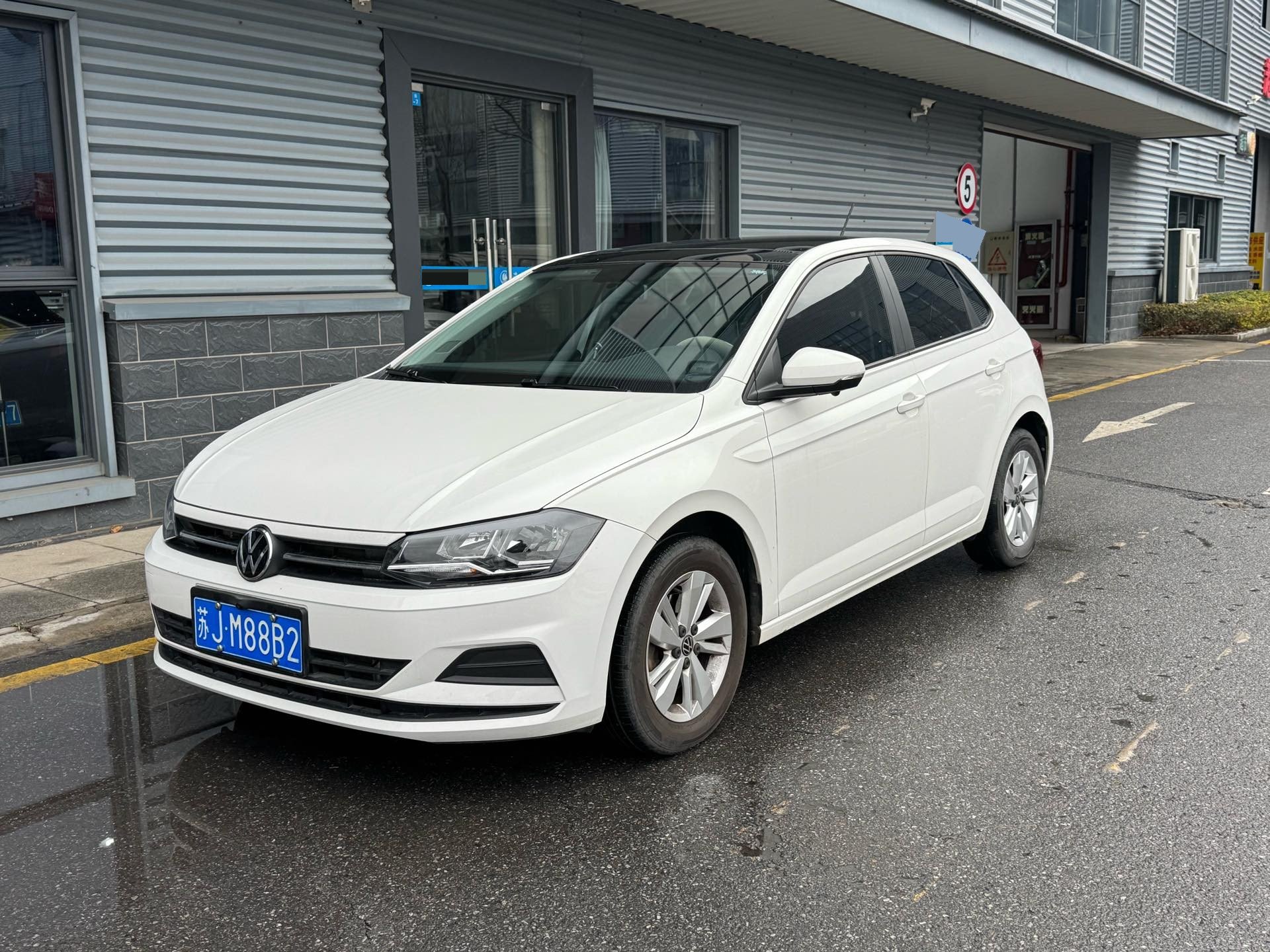 Volkswagen Polo 2021 car image 