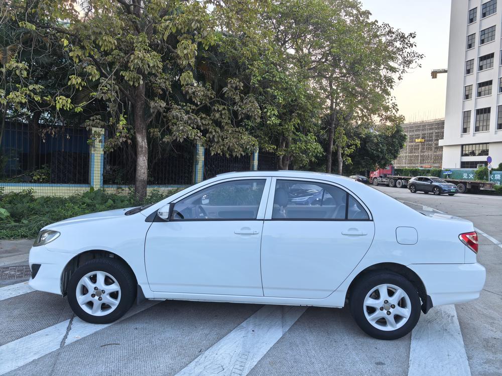 Toyota Corolla (Classic) 2013 #4 Toyota Corolla (Classic) 2013 صورة سيارة #4