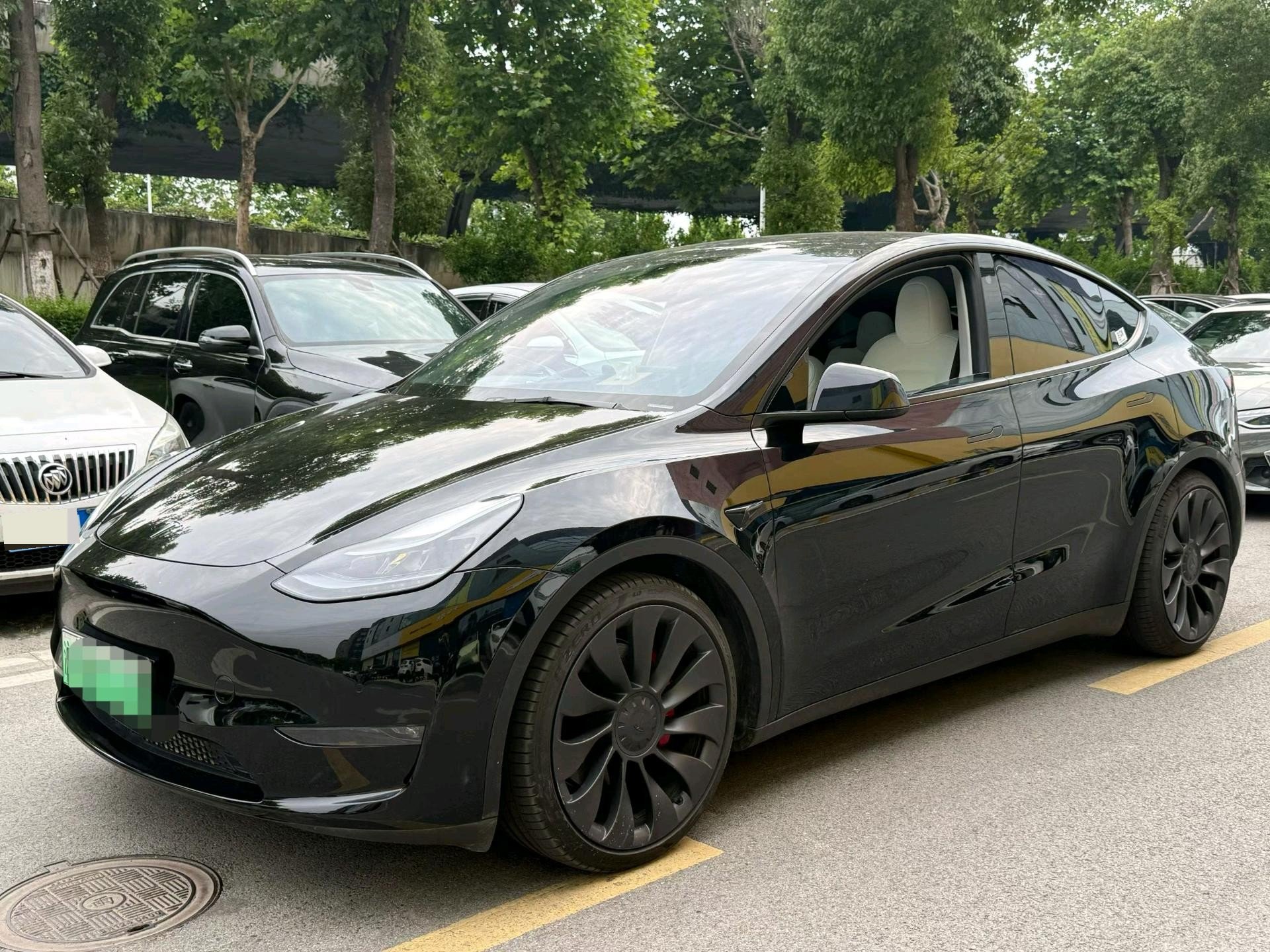 Tesla Model Y 2023 car image 