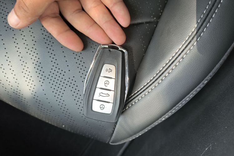 GEELY Emgrand 2024 #12 GEELY Emgrand 2024 car image #12