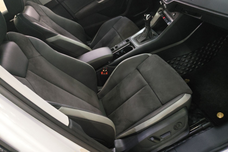 Audi Q3 2022 car image #24