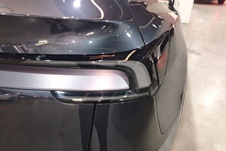 Tesla Model Y 2025 #8 Tesla Model Y 2025 immagine di auto #8